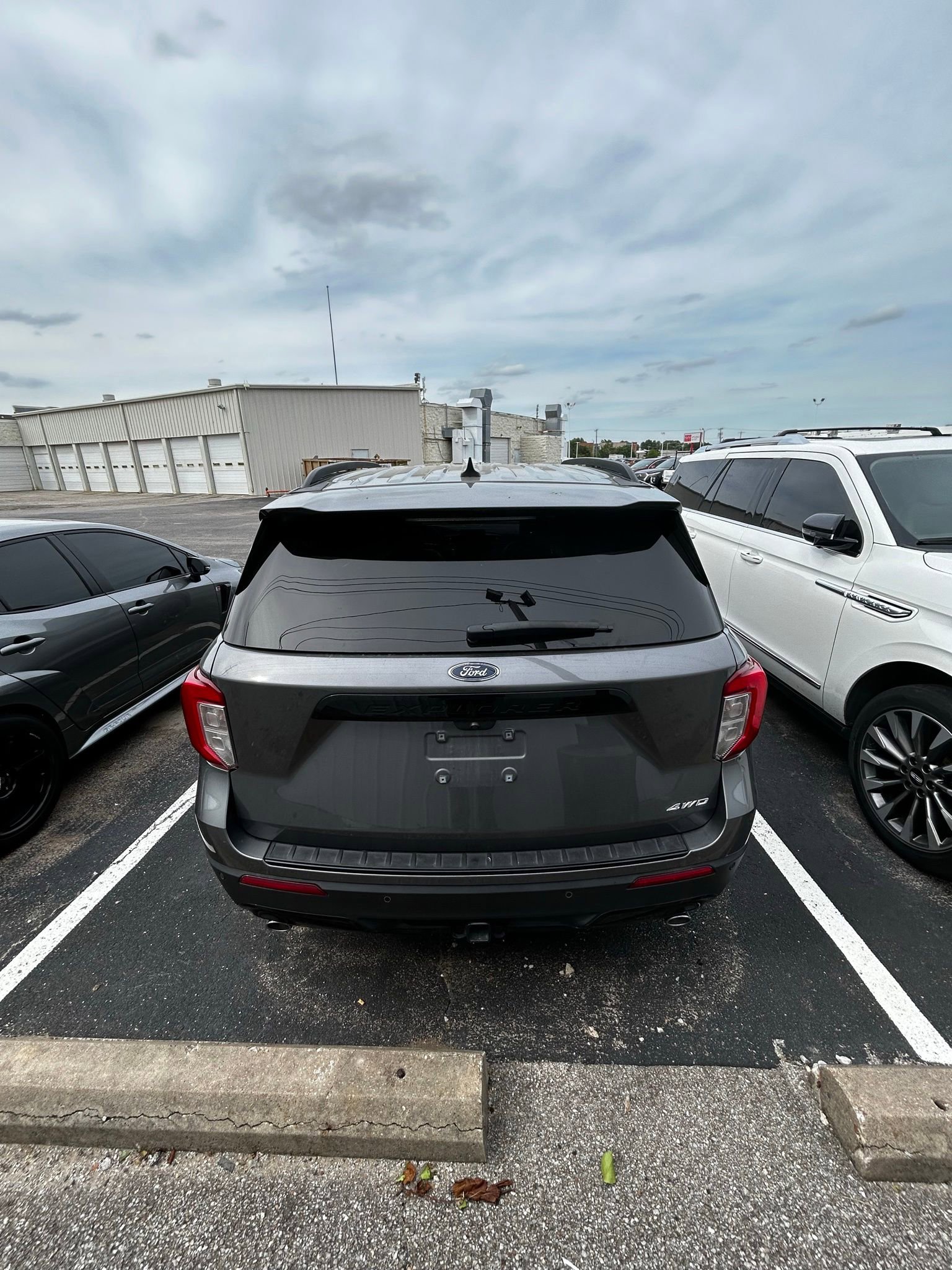 Used 2021 Ford Explorer XLT w/ Equipment Group 202A AWD/4WD image 6