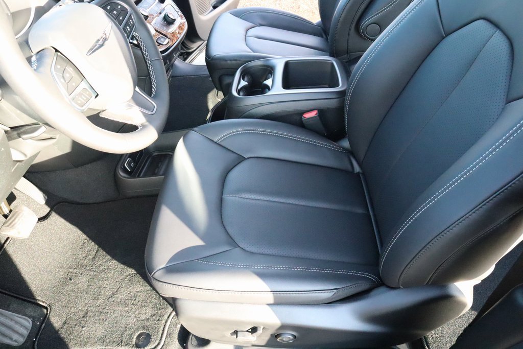 New 2026 Chrysler Voyager LX image 11