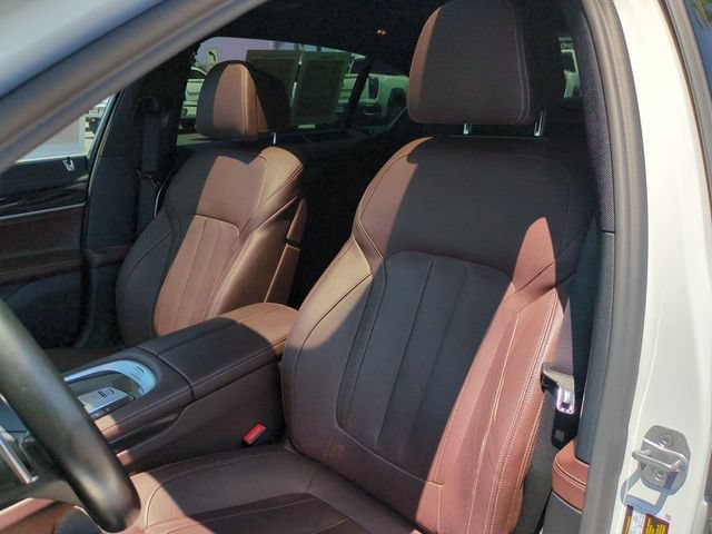 Used 2022 BMW 740i w/ M Sport Package RWD image 20
