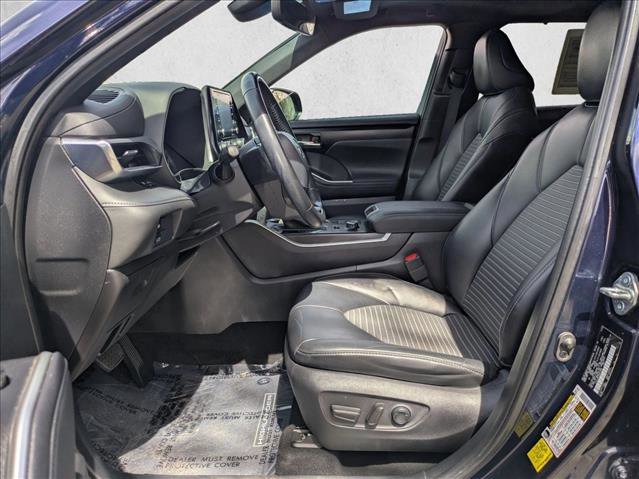 Used 2021 Toyota Highlander XSE AWD/4WD image 16
