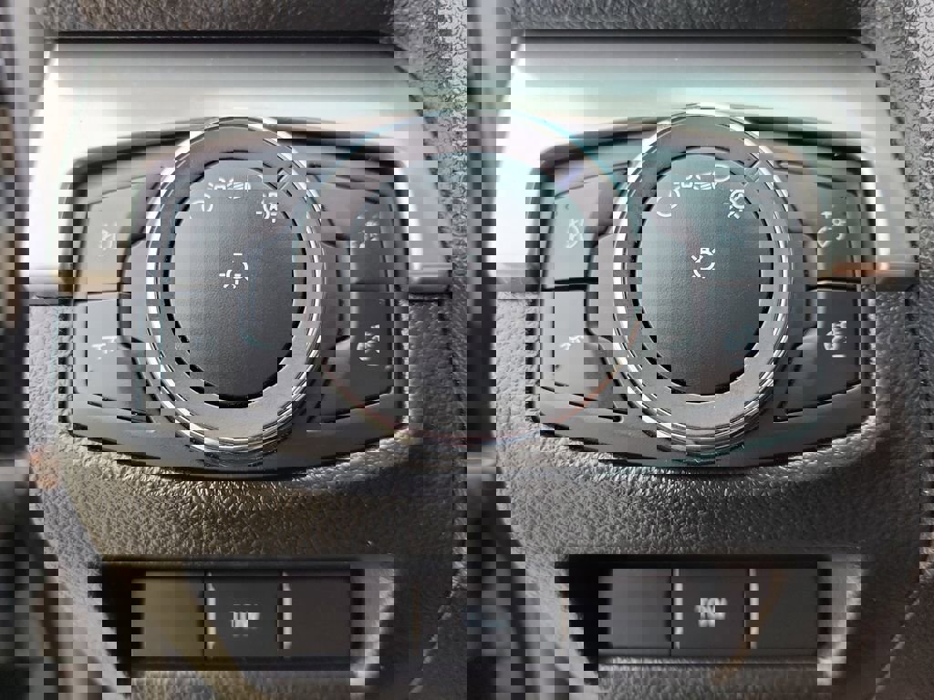 Used 2019 Ford Explorer XLT image 22