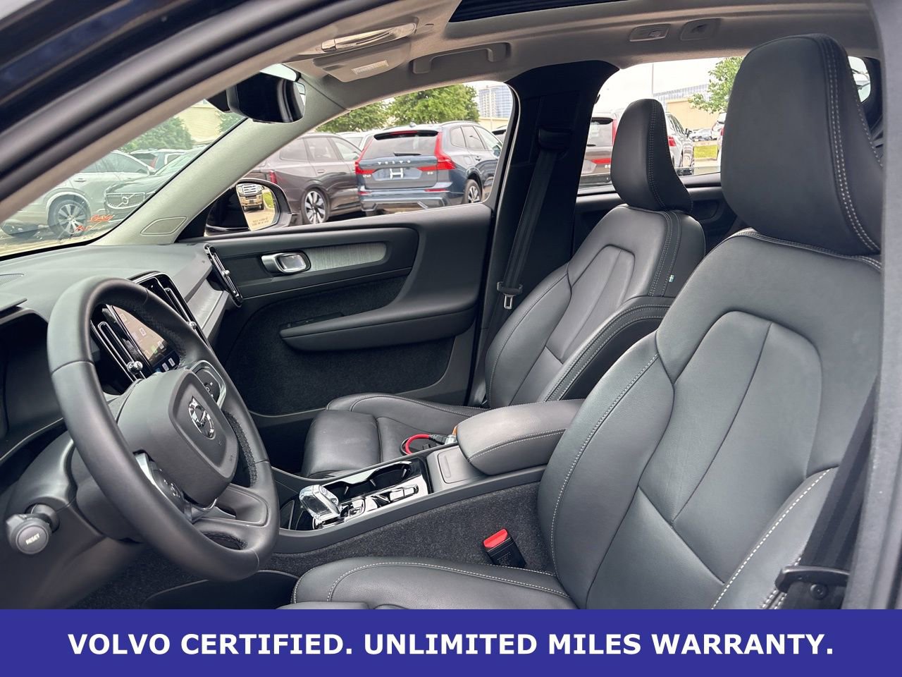 Certified 2025 Volvo XC40 B5 Plus AWD/4WD image 17