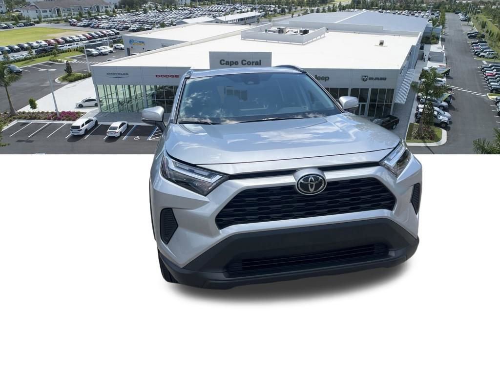 Used 2025 Toyota RAV4 XLE FWD image 7