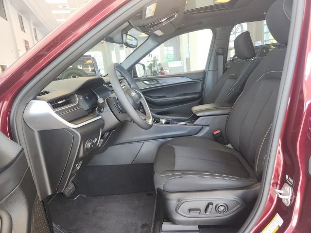 Certified 2024 Jeep Grand Cherokee Laredo X RWD image 27