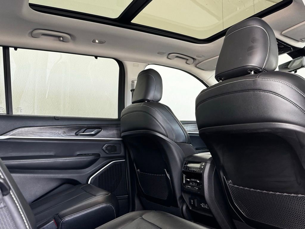 Used 2023 Jeep Grand Cherokee L Limited w/ Luxury Tech Group II image 7