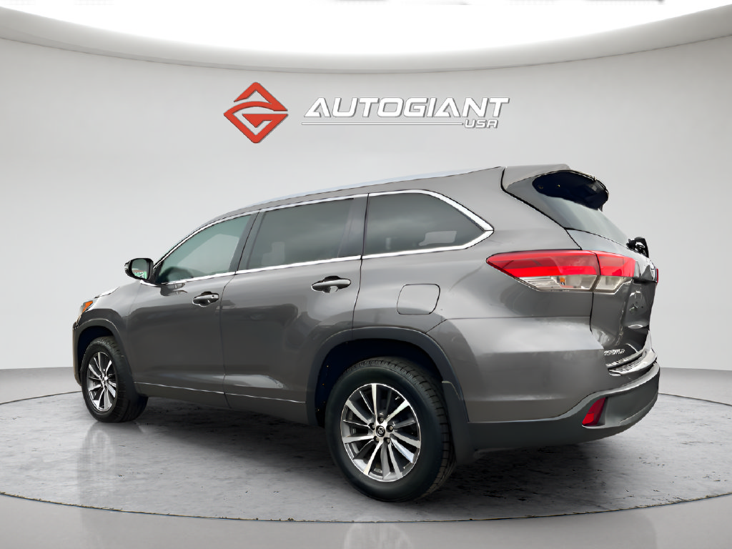 Used 2018 Toyota Highlander XLE AWD/4WD image 3