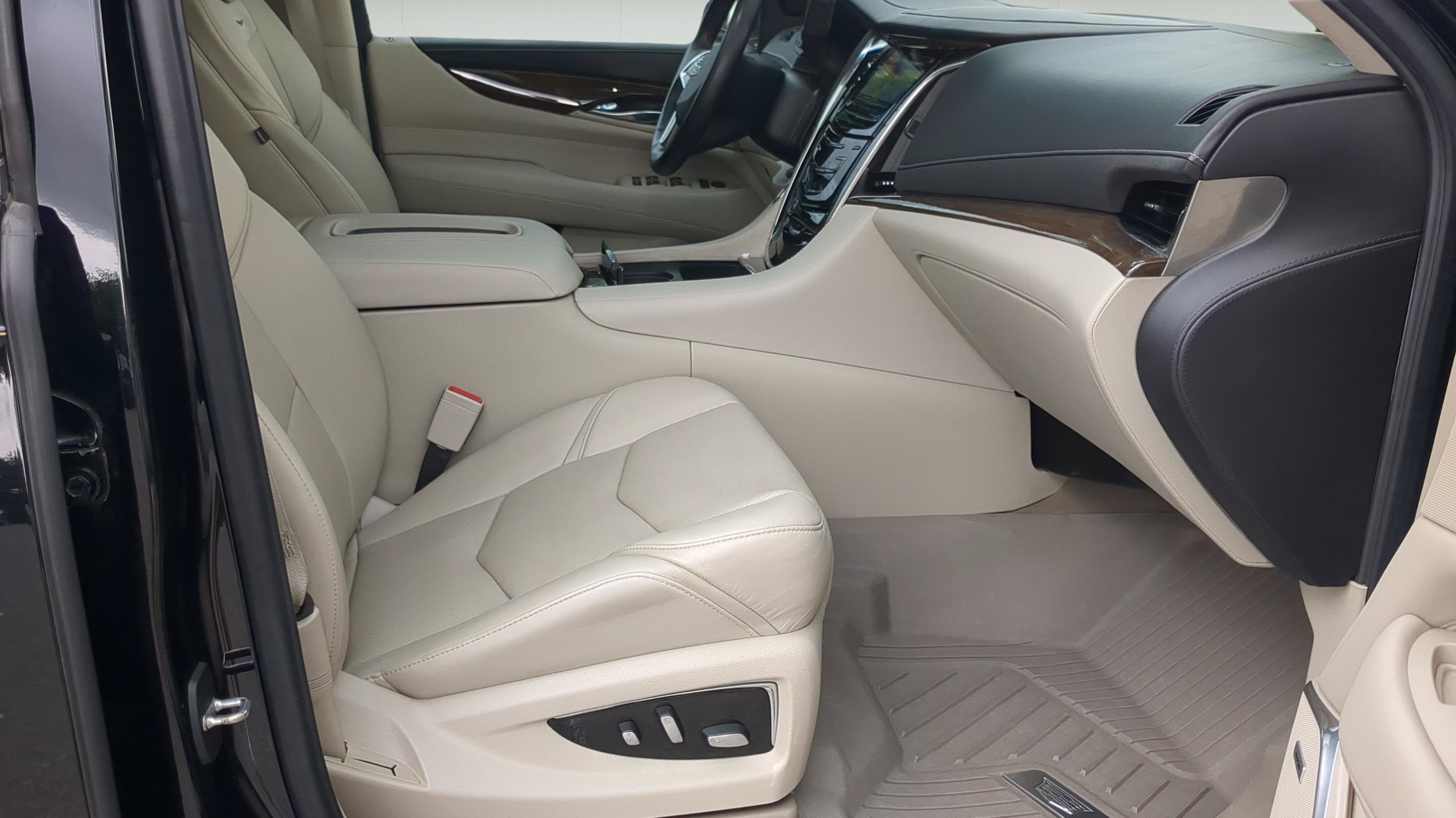 Used 2019 Cadillac Escalade Premium Luxury AWD/4WD image 23