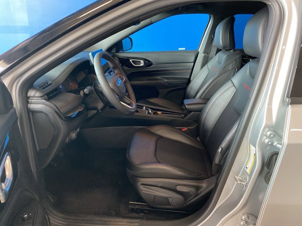 Used 2025 Jeep Compass Trailhawk AWD/4WD image 10