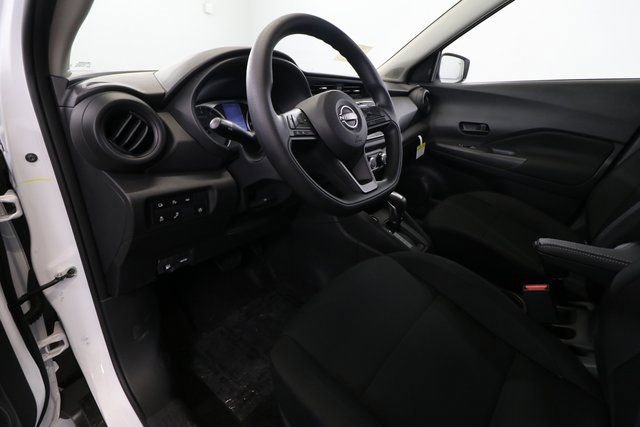 New 2025 Nissan Kicks Play S image 8