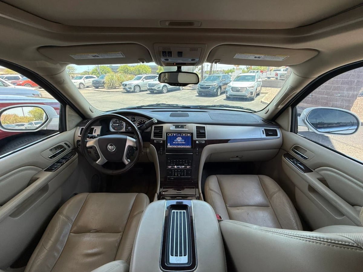 Used 2014 Cadillac Escalade Luxury AWD/4WD image 48