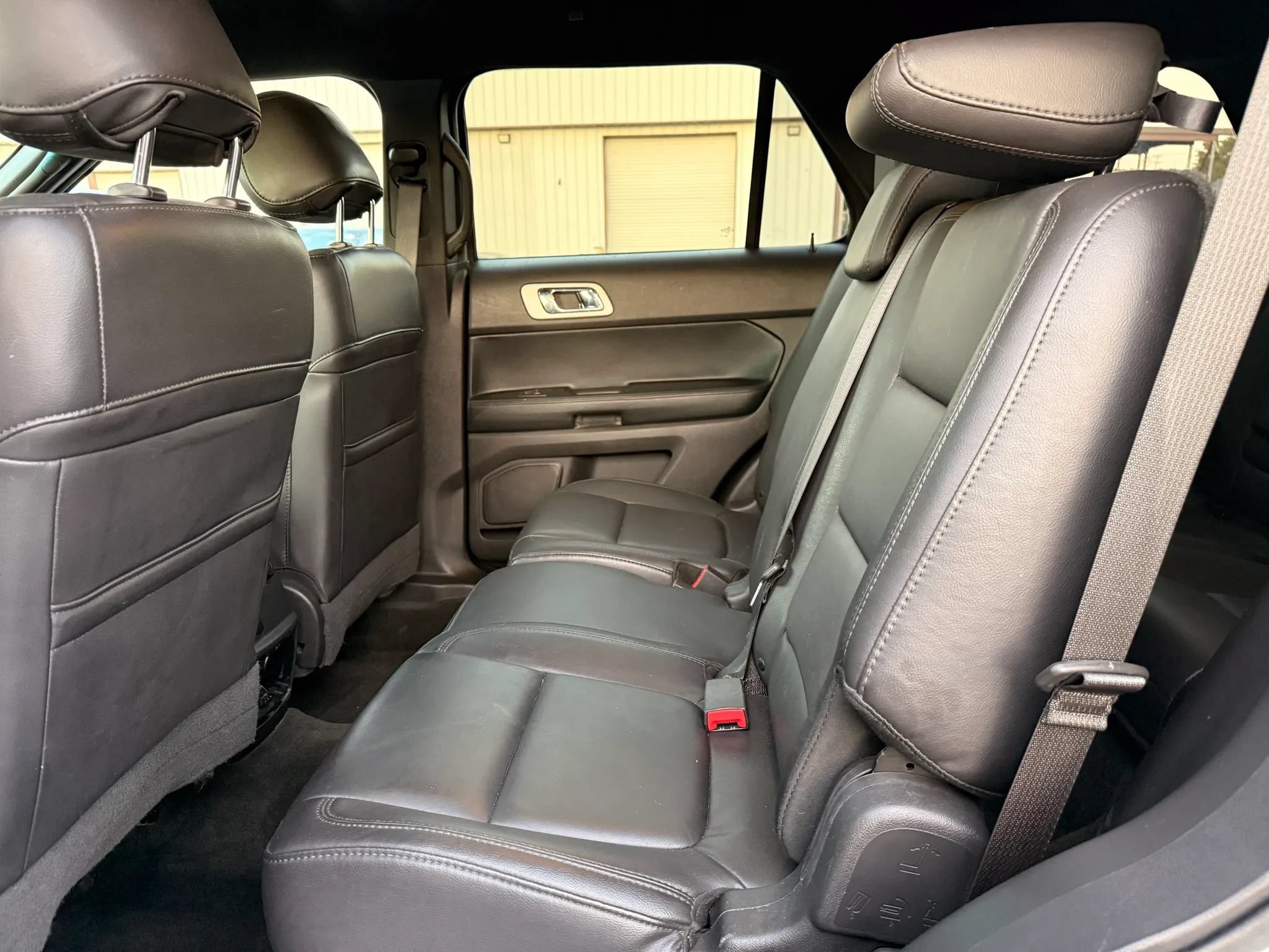 Used 2015 Ford Explorer XLT w/ Equipment Group 202A FWD image 21