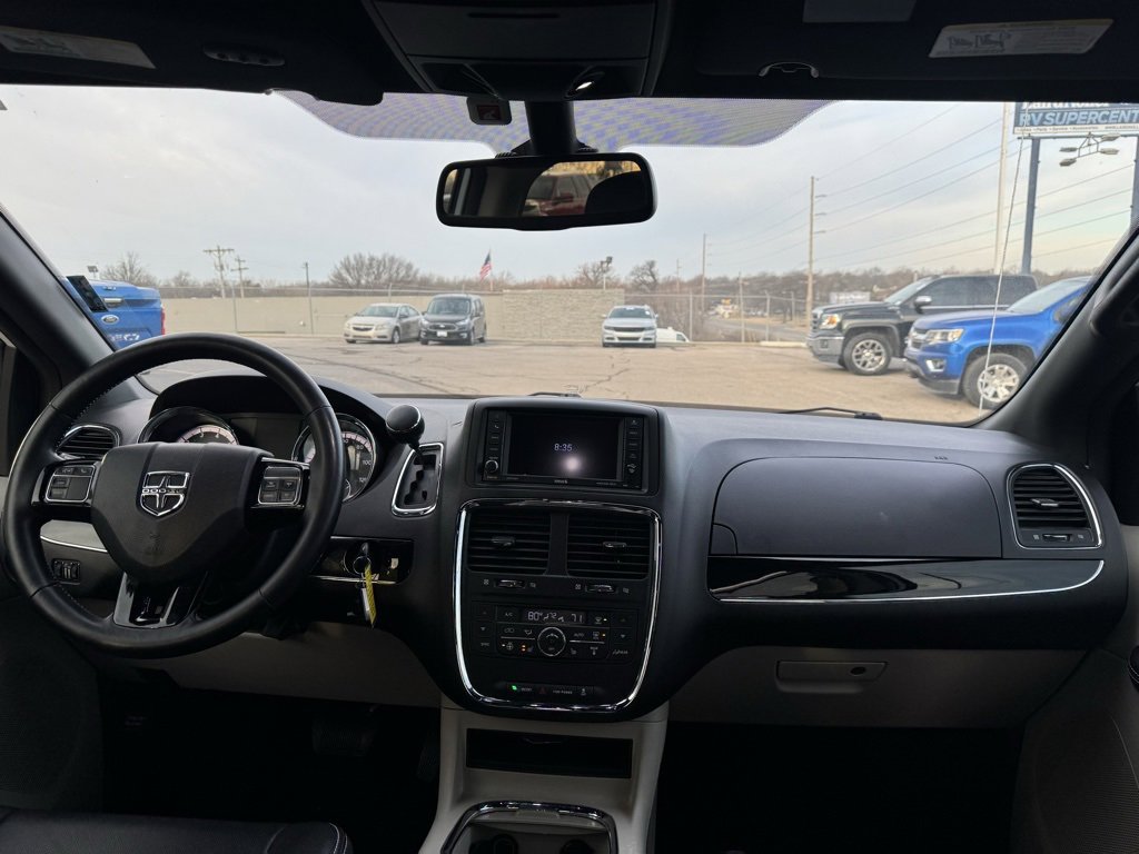 Used 2019 Dodge Grand Caravan SXT w/ Driver Convenience Group image 10