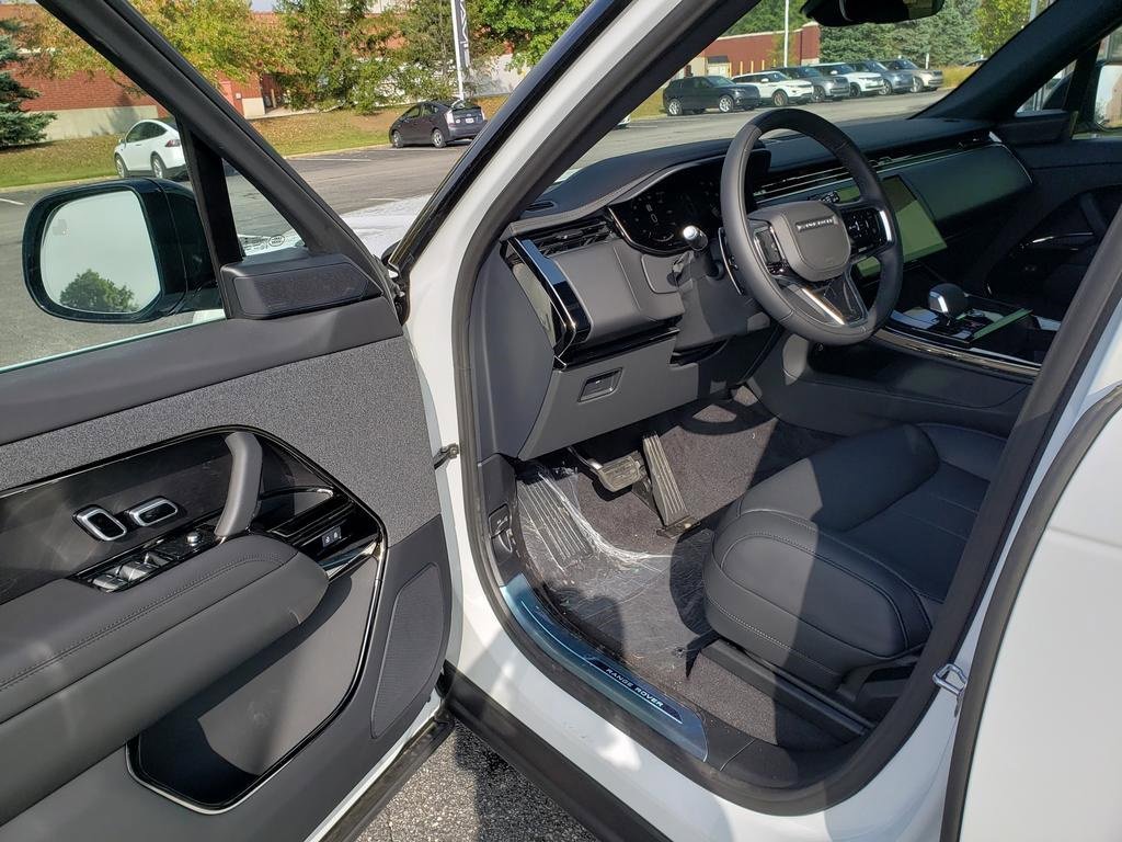 New 2025 Land Rover Range Rover Sport SE image 9