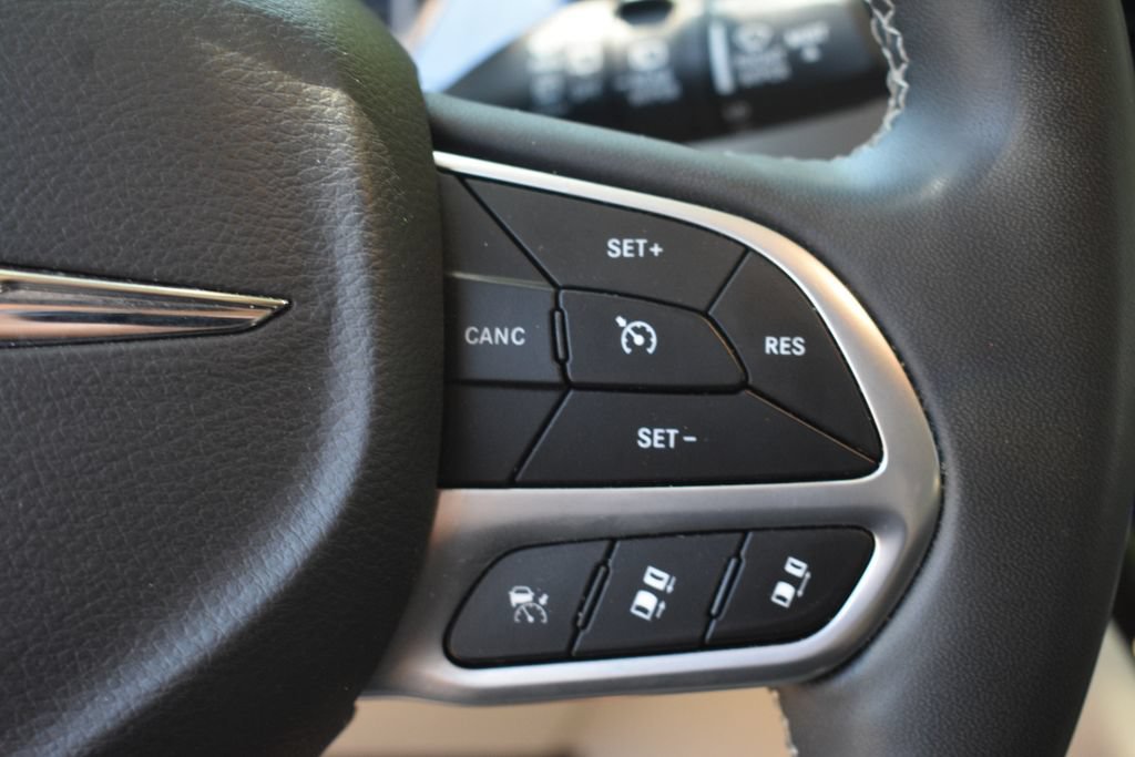 Used 2024 Chrysler Pacifica Touring-L FWD image 14
