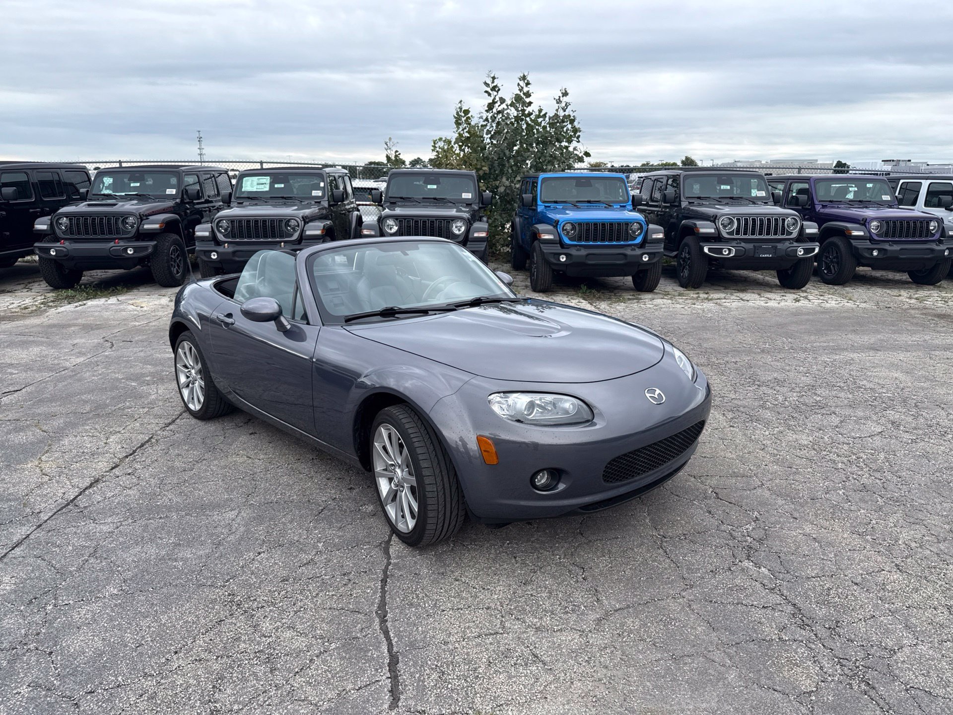 Used 2006 MAZDA MX-5 Miata Grand Touring RWD image 4