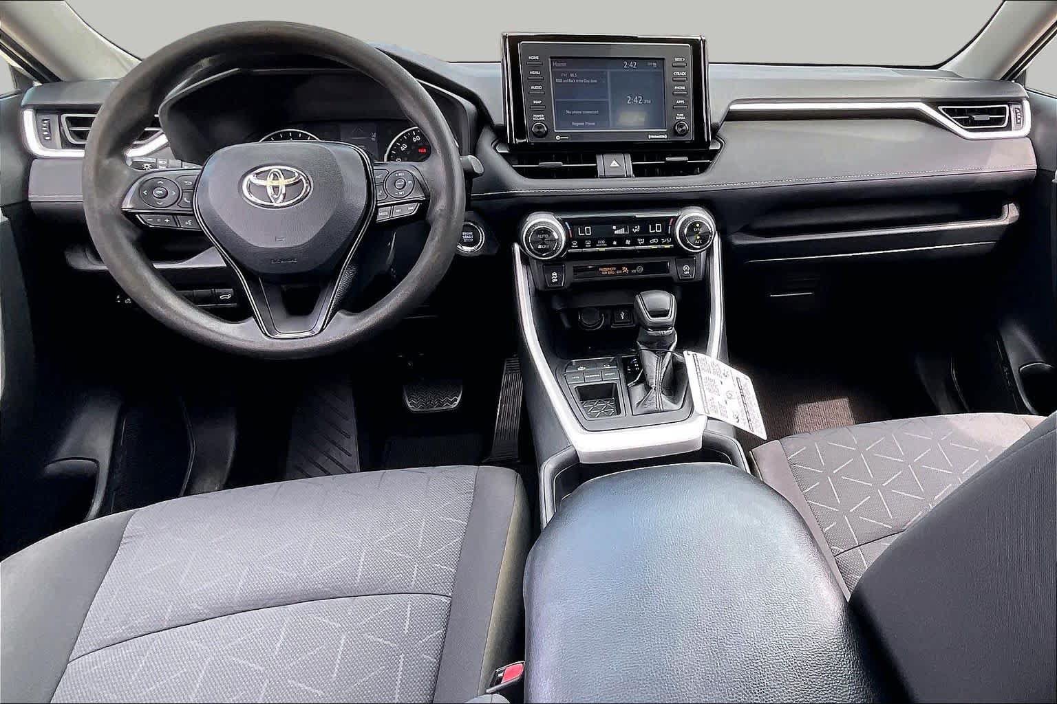 Used 2021 Toyota RAV4 XLE w/ Convenience Package FWD image 14