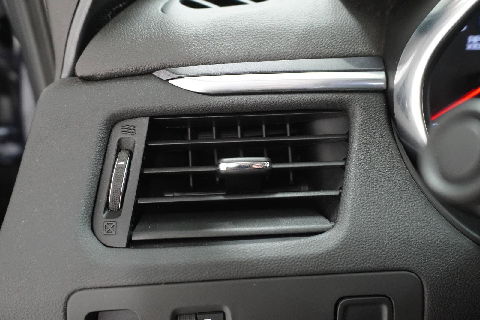 Used 2019 Chevrolet Impala LT FWD image 17