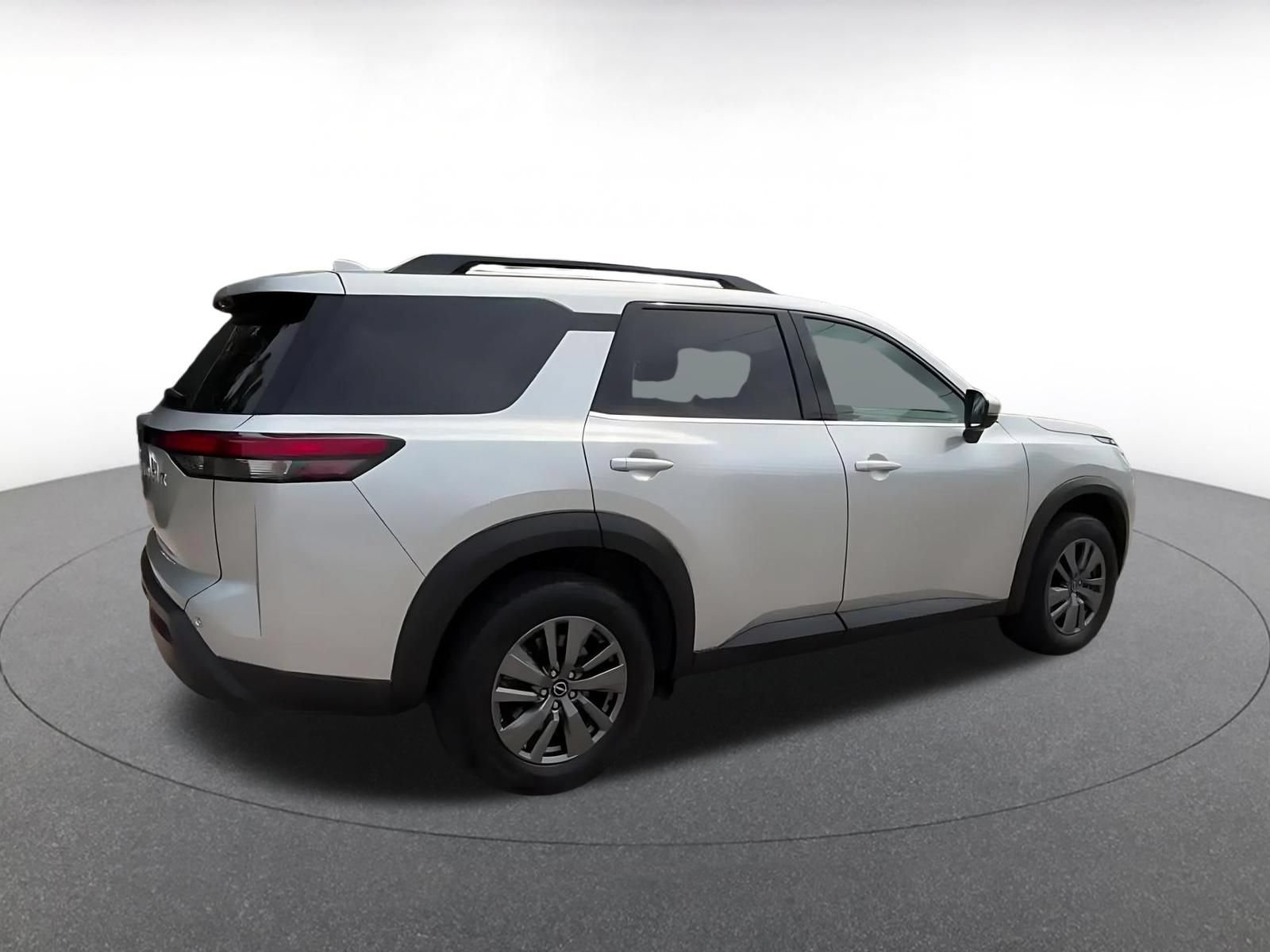 Used 2025 Nissan Pathfinder SV FWD image 14