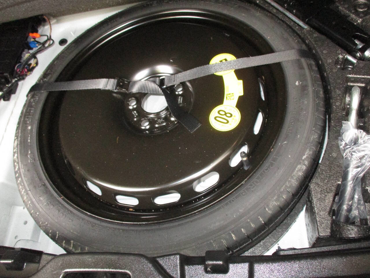 Used 2022 Volvo XC40 T5 Momentum image 26