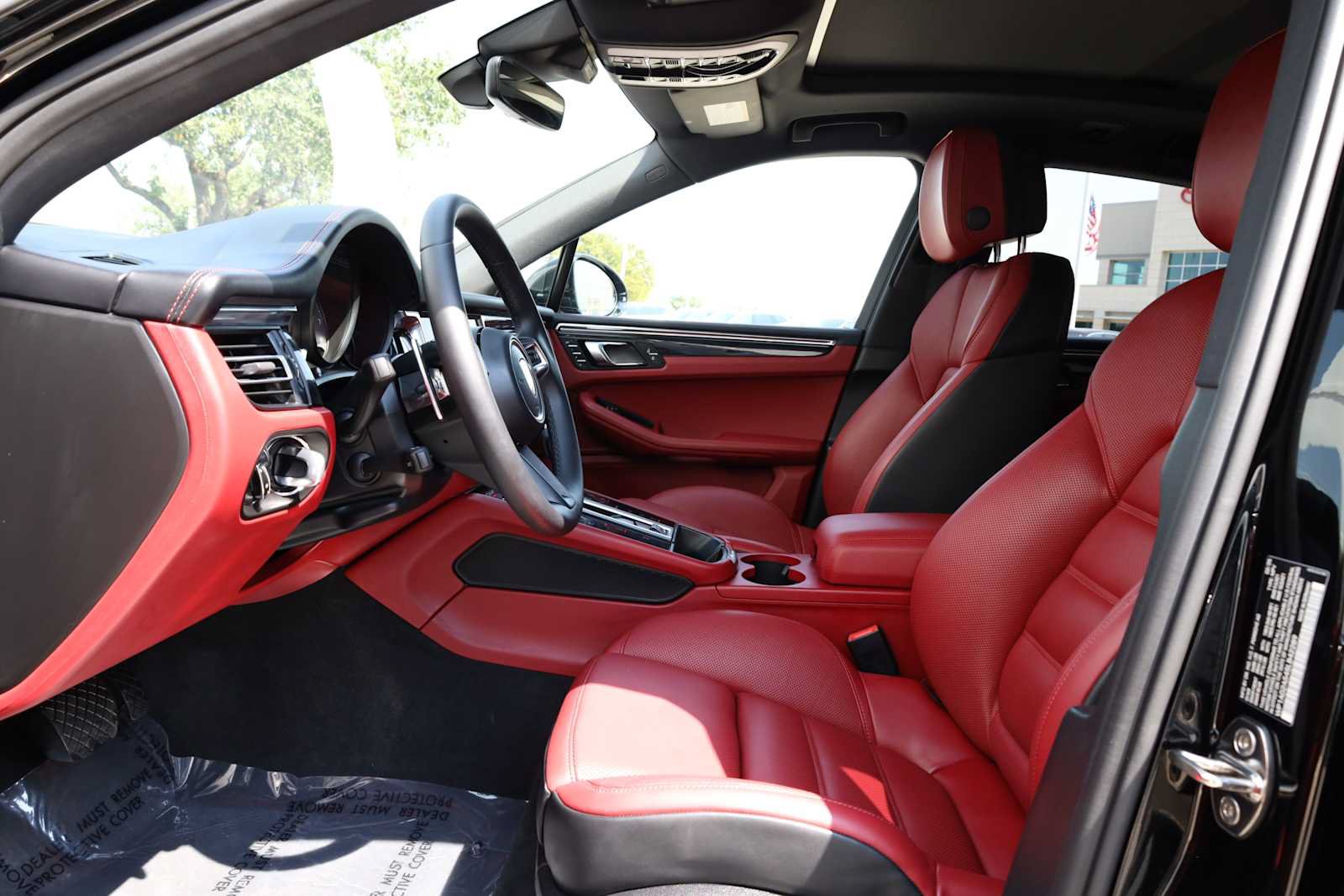Used 2025 Porsche Macan S AWD/4WD image 3