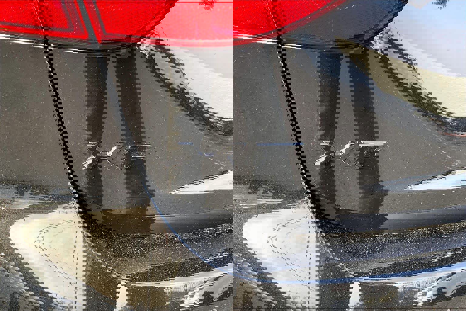 Used 2022 Jaguar XF SE image 11