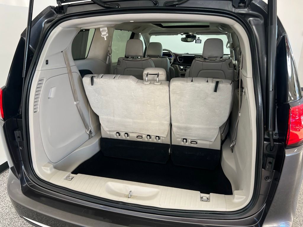 Used 2017 Chrysler Pacifica Limited w/ Advanced Safetytec Group image 8