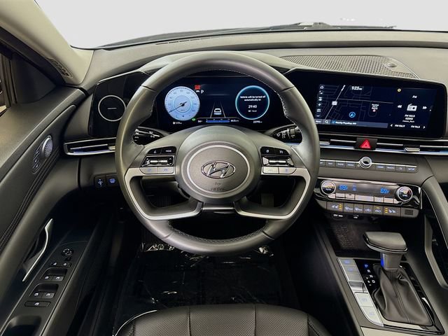 Used 2023 Hyundai Elantra Limited image 24