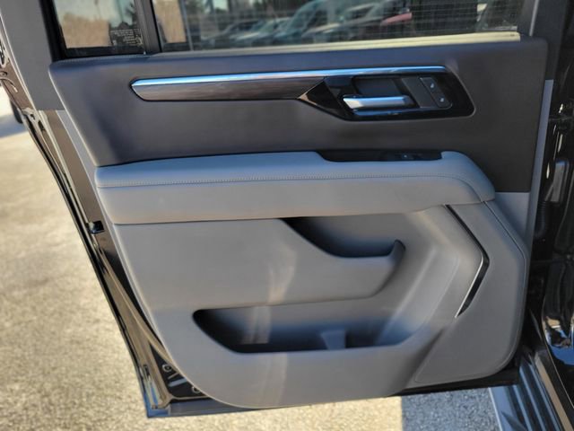 Used 2025 Chevrolet Suburban LS image 14