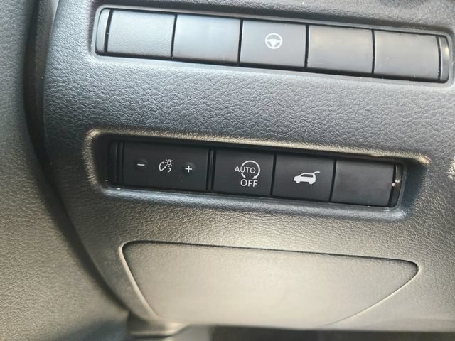 Used 2025 Nissan Rogue SV AWD/4WD image 31