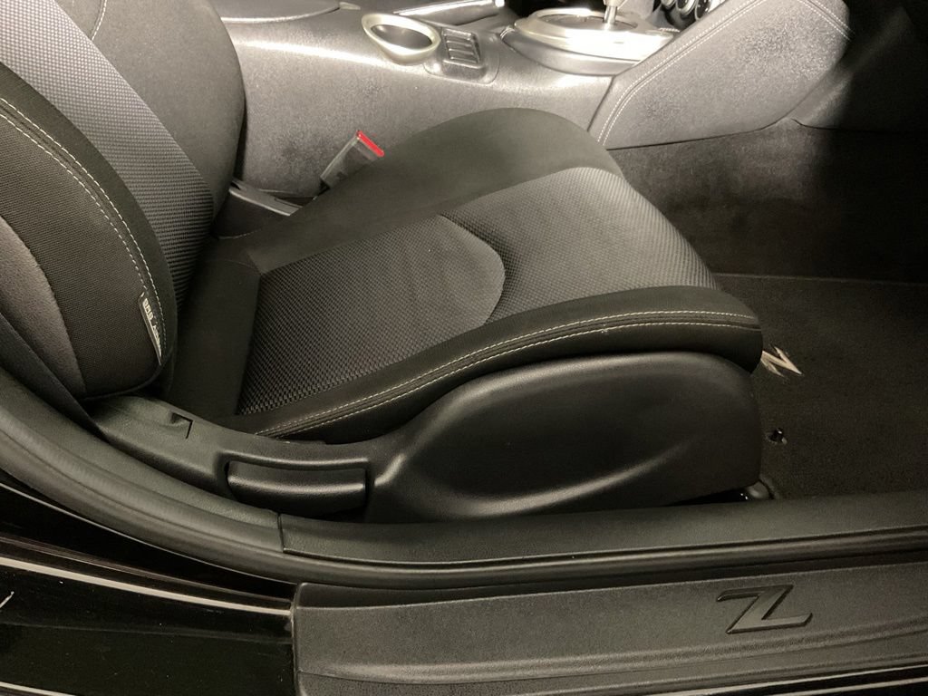 Used 2014 Nissan 370Z Coupe RWD image 30