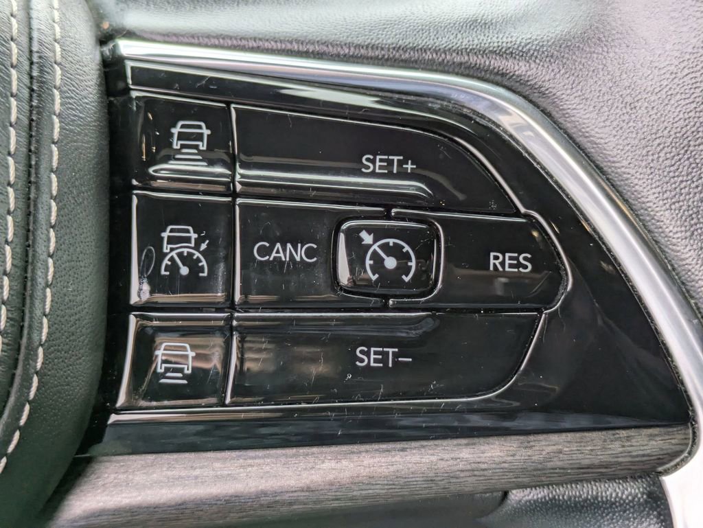 Certified 2022 Jeep Grand Cherokee Overland w/ Luxury Tech Group IV image 16