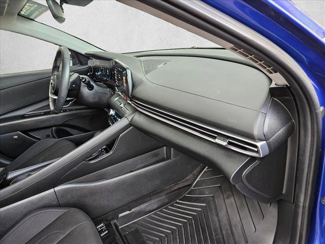 Certified 2025 Hyundai Elantra SEL FWD image 17