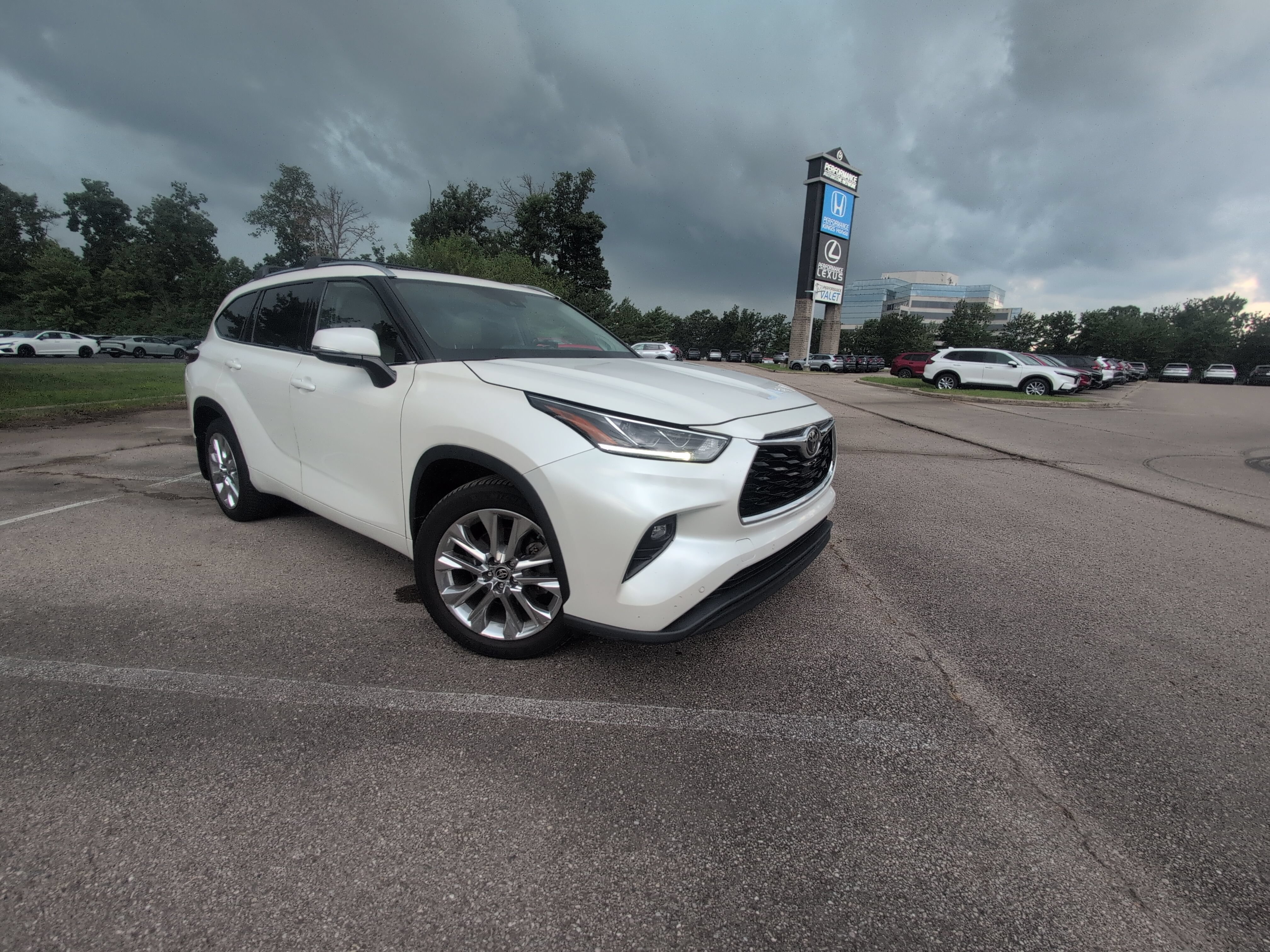Used 2020 Toyota Highlander Limited AWD/4WD image 24