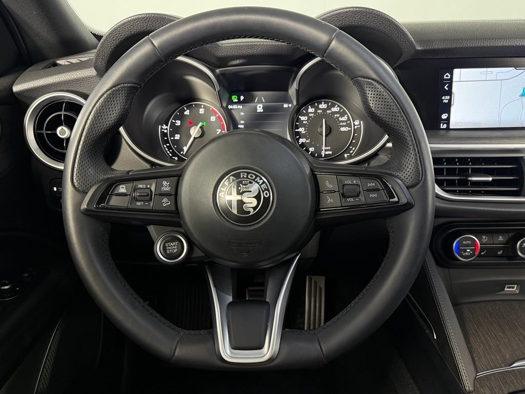 Used 2023 Alfa Romeo Stelvio Ti AWD/4WD image 15