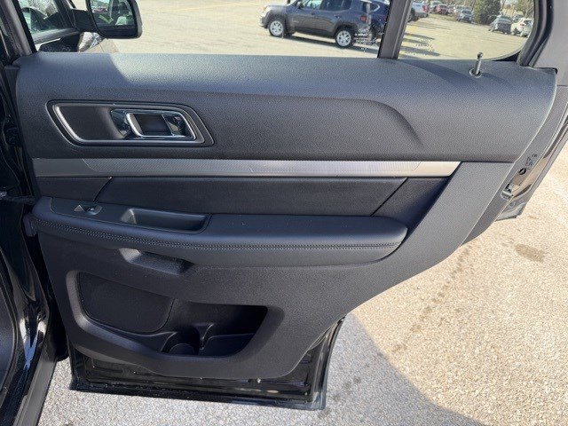 Used 2018 Ford Explorer XLT w/ Equipment Group 202A AWD/4WD image 21