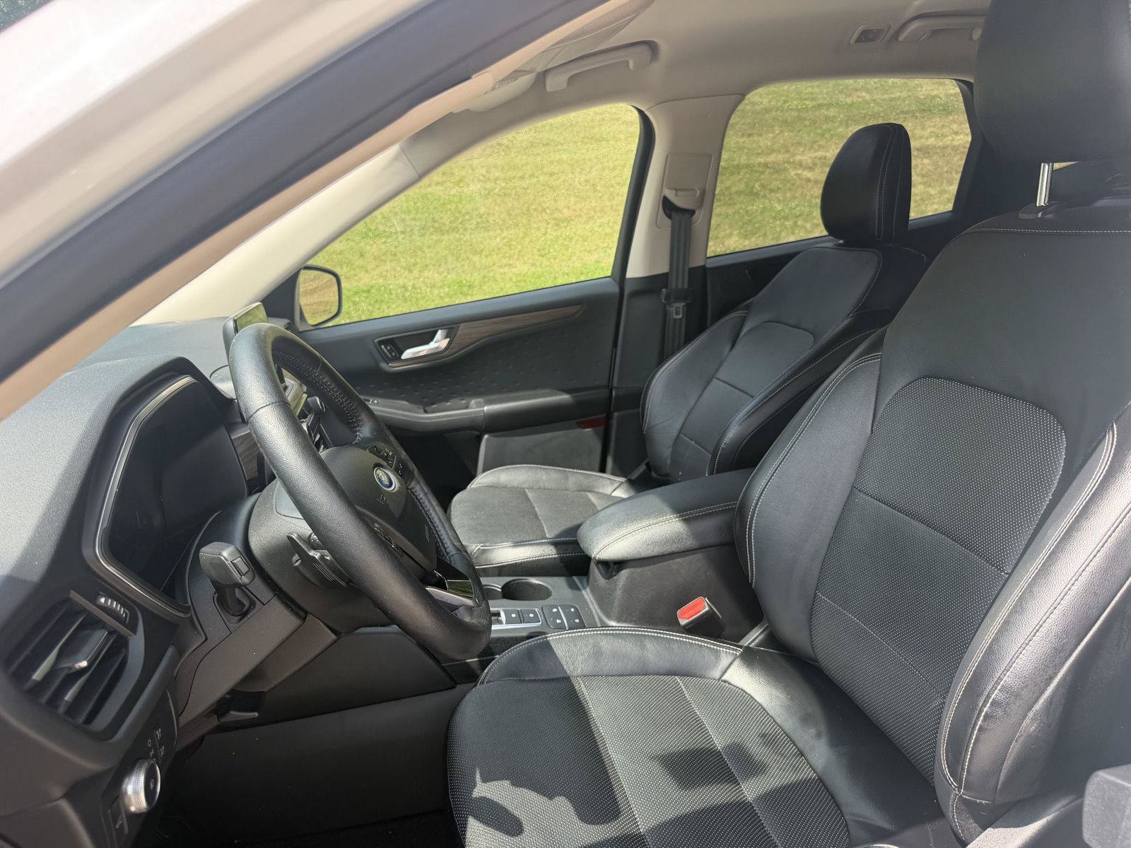 Used 2020 Ford Escape Titanium AWD/4WD image 11