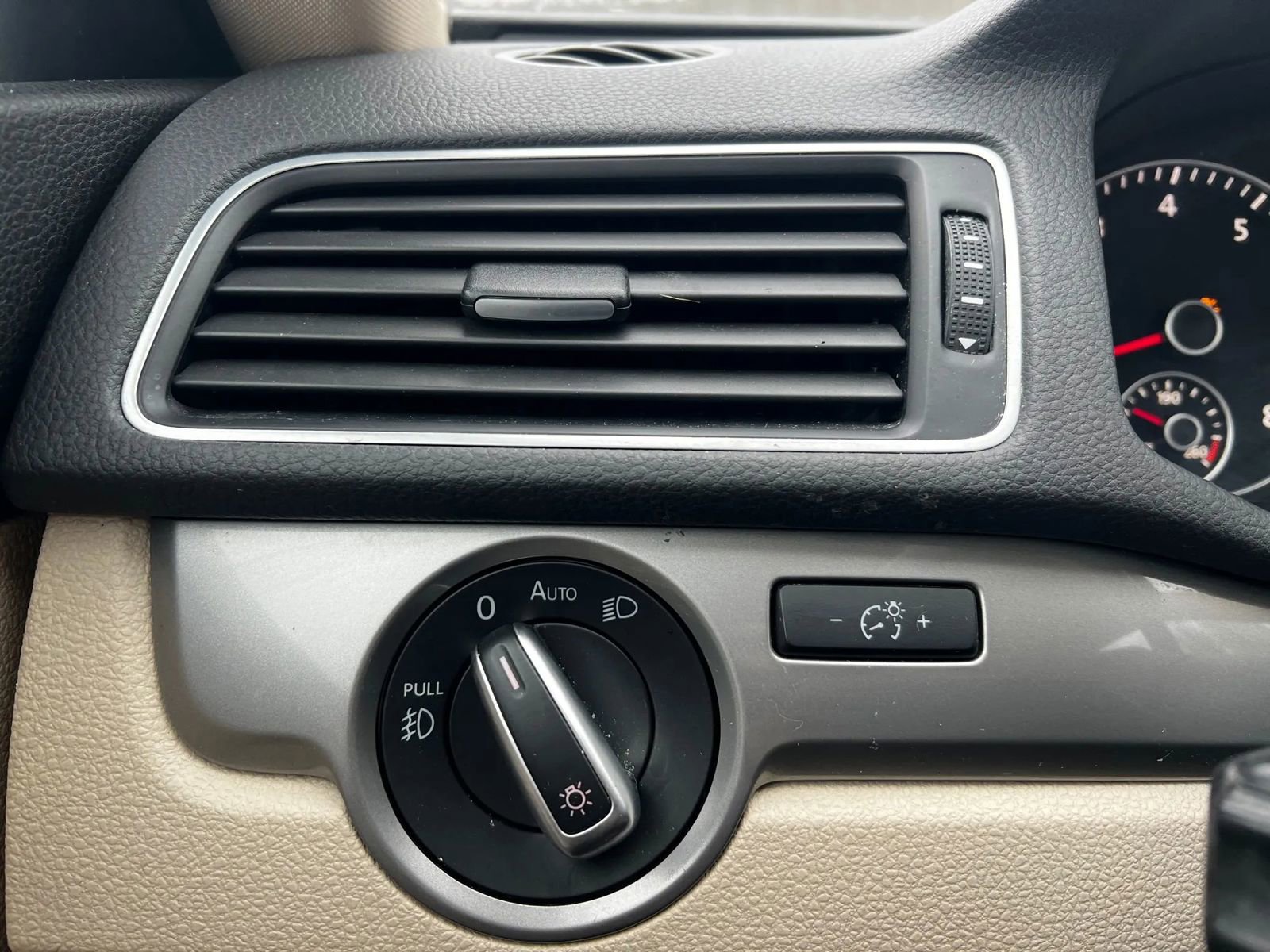 Used 2015 Volkswagen Passat 1.8T Limited Edition image 20