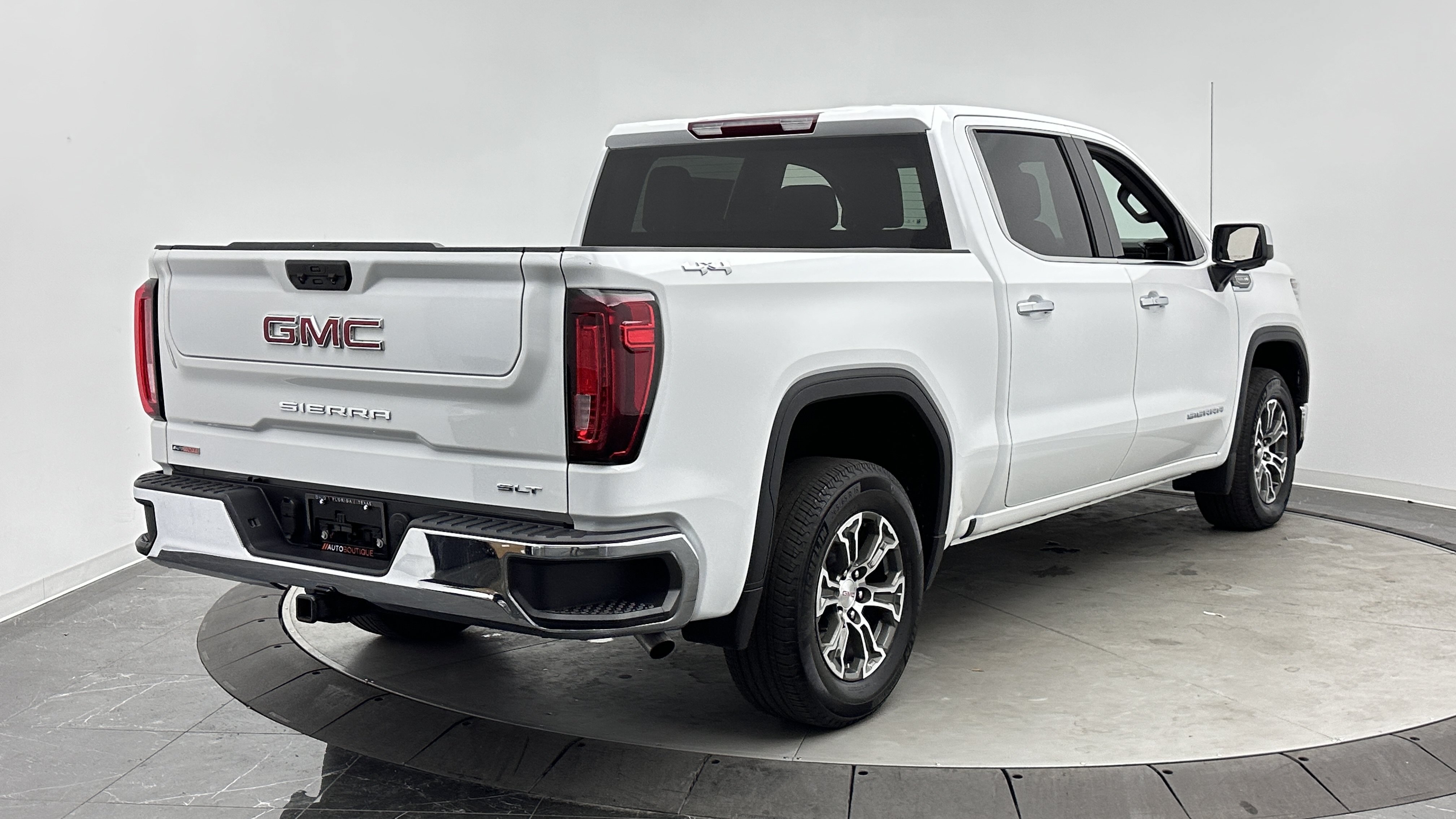 Used 2025 GMC Sierra 1500 SLT AWD/4WD image 8