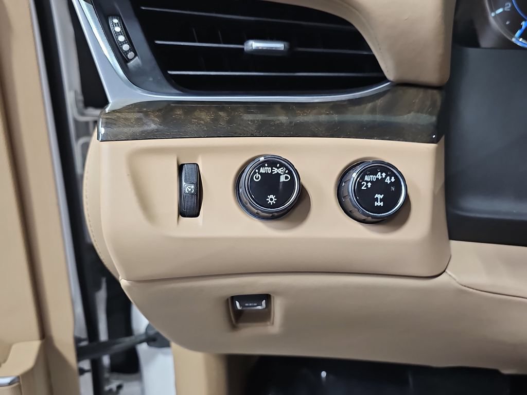 Used 2019 Cadillac Escalade Platinum AWD/4WD image 33
