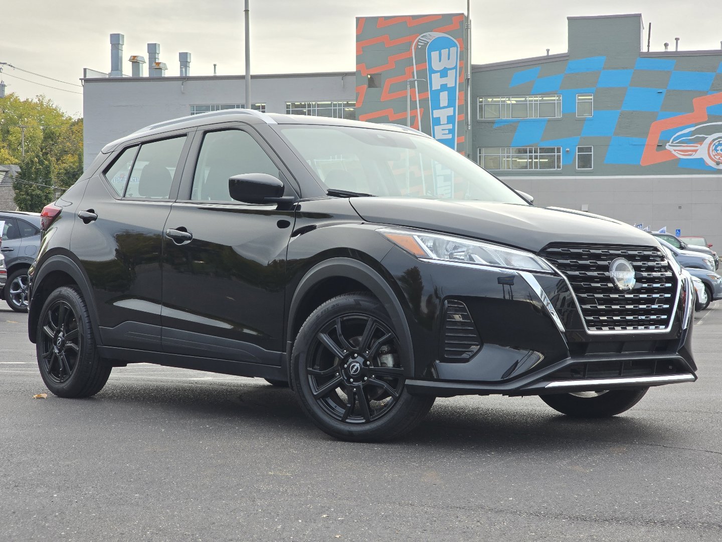 Used 2023 Nissan Kicks SV image 2