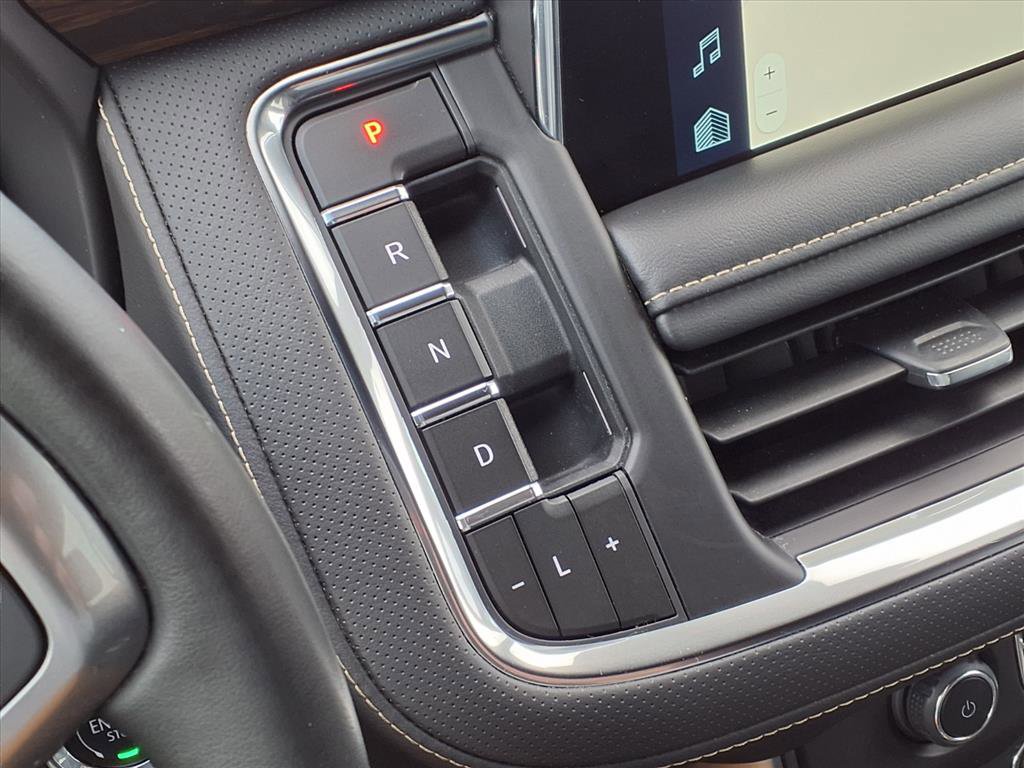 Used 2023 Chevrolet Suburban Premier image 9