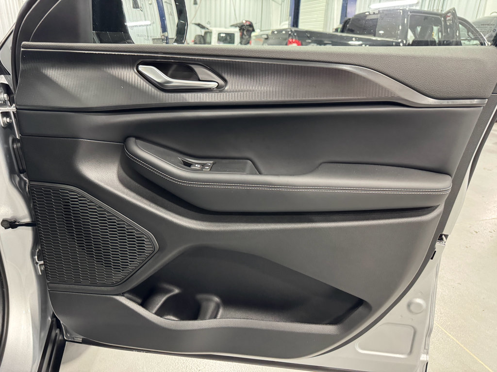 New 2025 Jeep Grand Cherokee L Altitude image 21