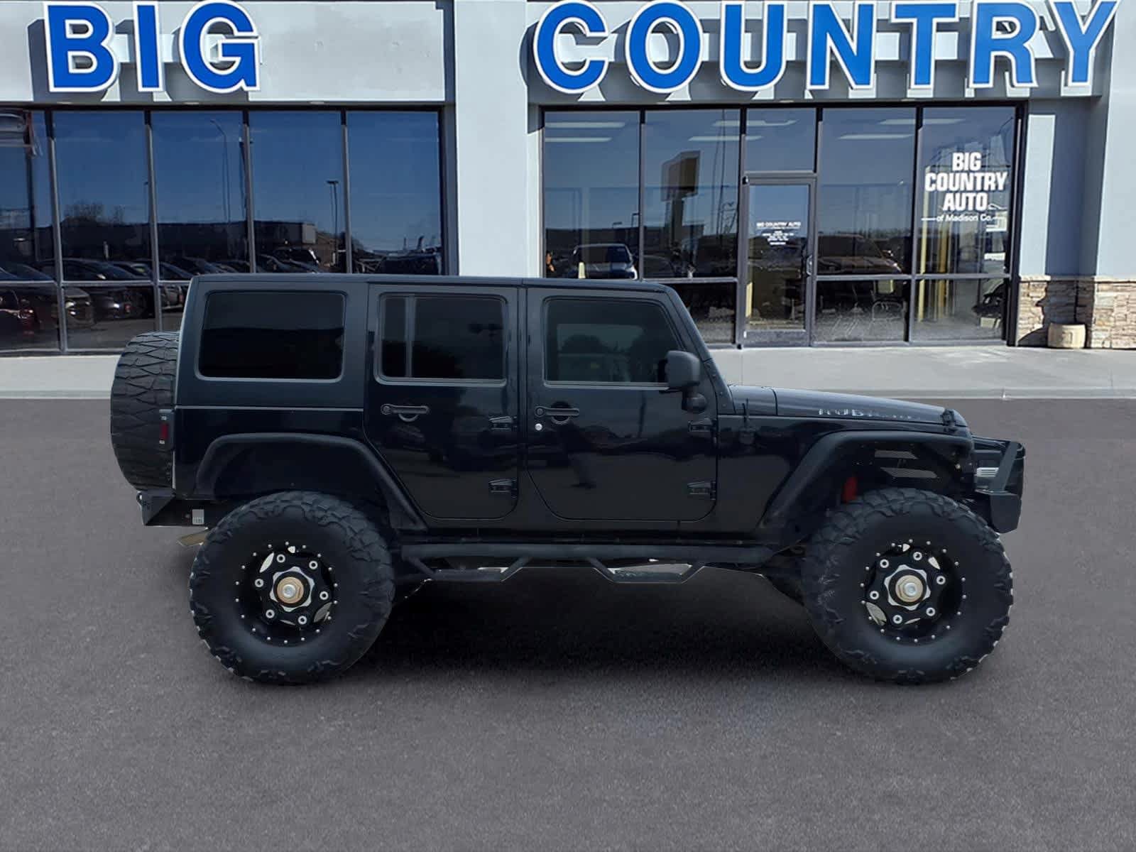 Used 2017 Jeep Wrangler Unlimited Rubicon w/ Connectivity Group AWD/4WD image 4