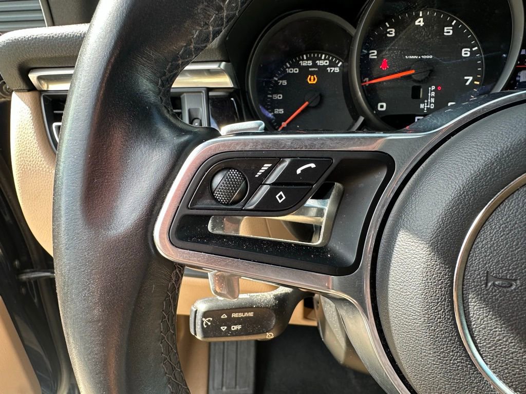Certified 2020 Porsche Macan AWD/4WD image 18