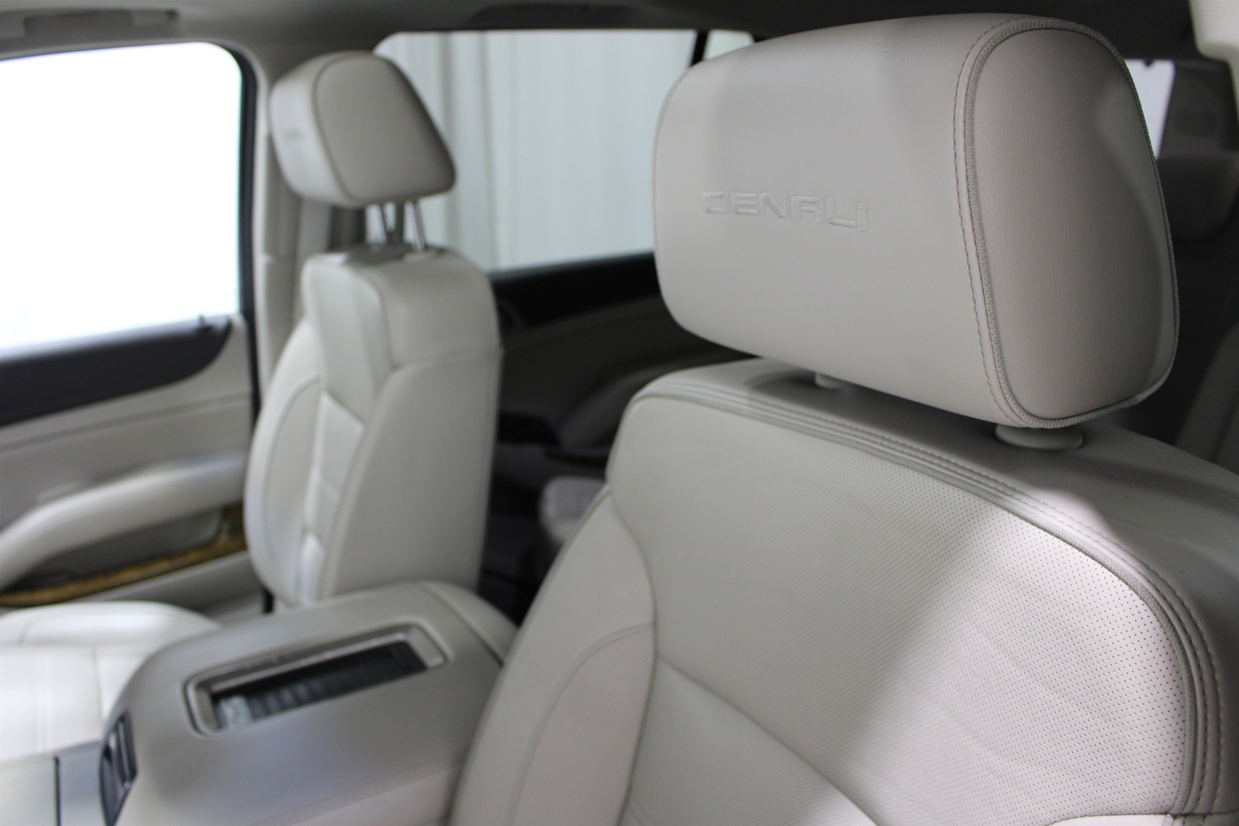 Used 2017 GMC Yukon XL Denali w/ Open Road Package image 4