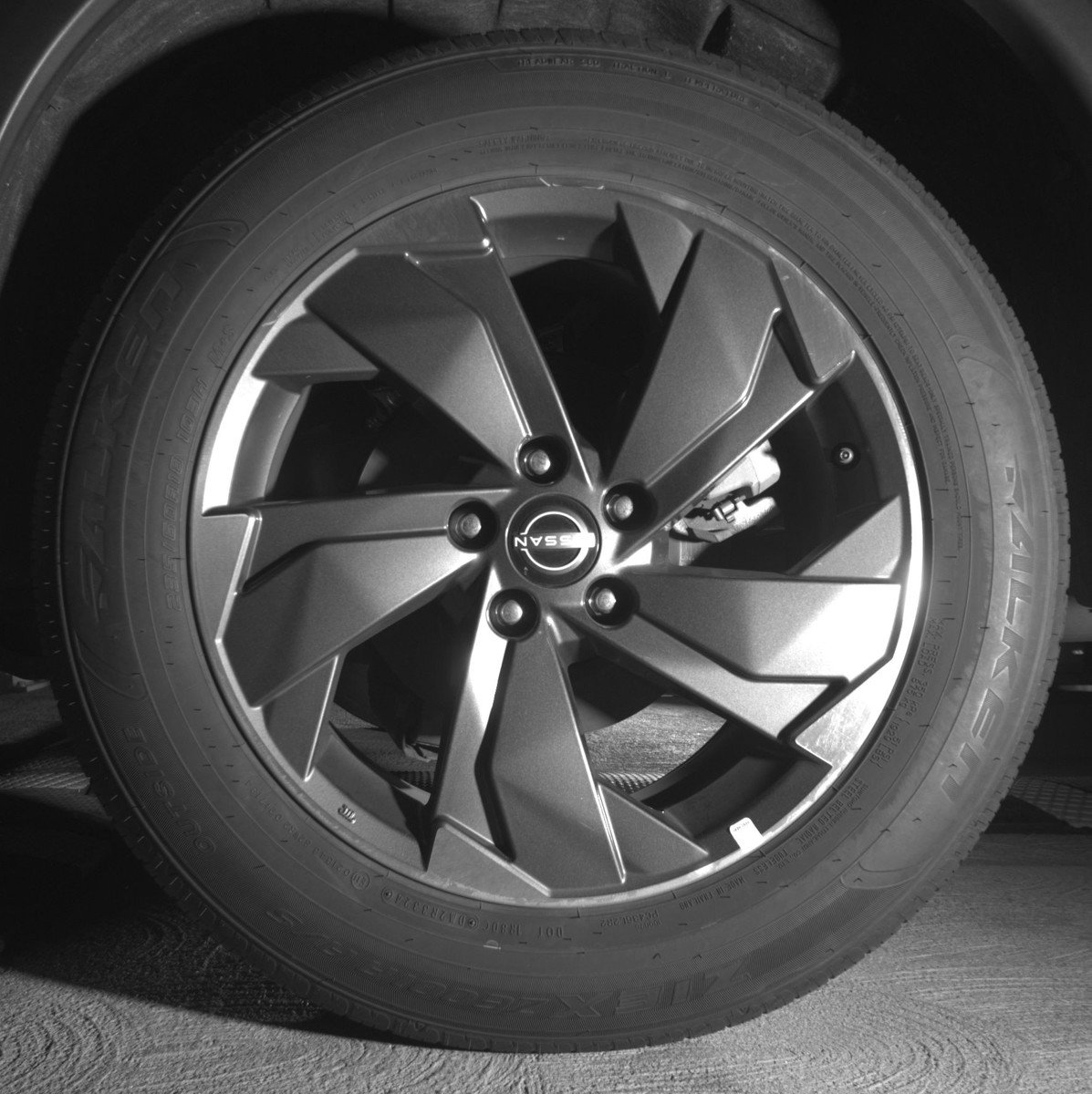 Used 2025 Nissan Rogue SV FWD image 14