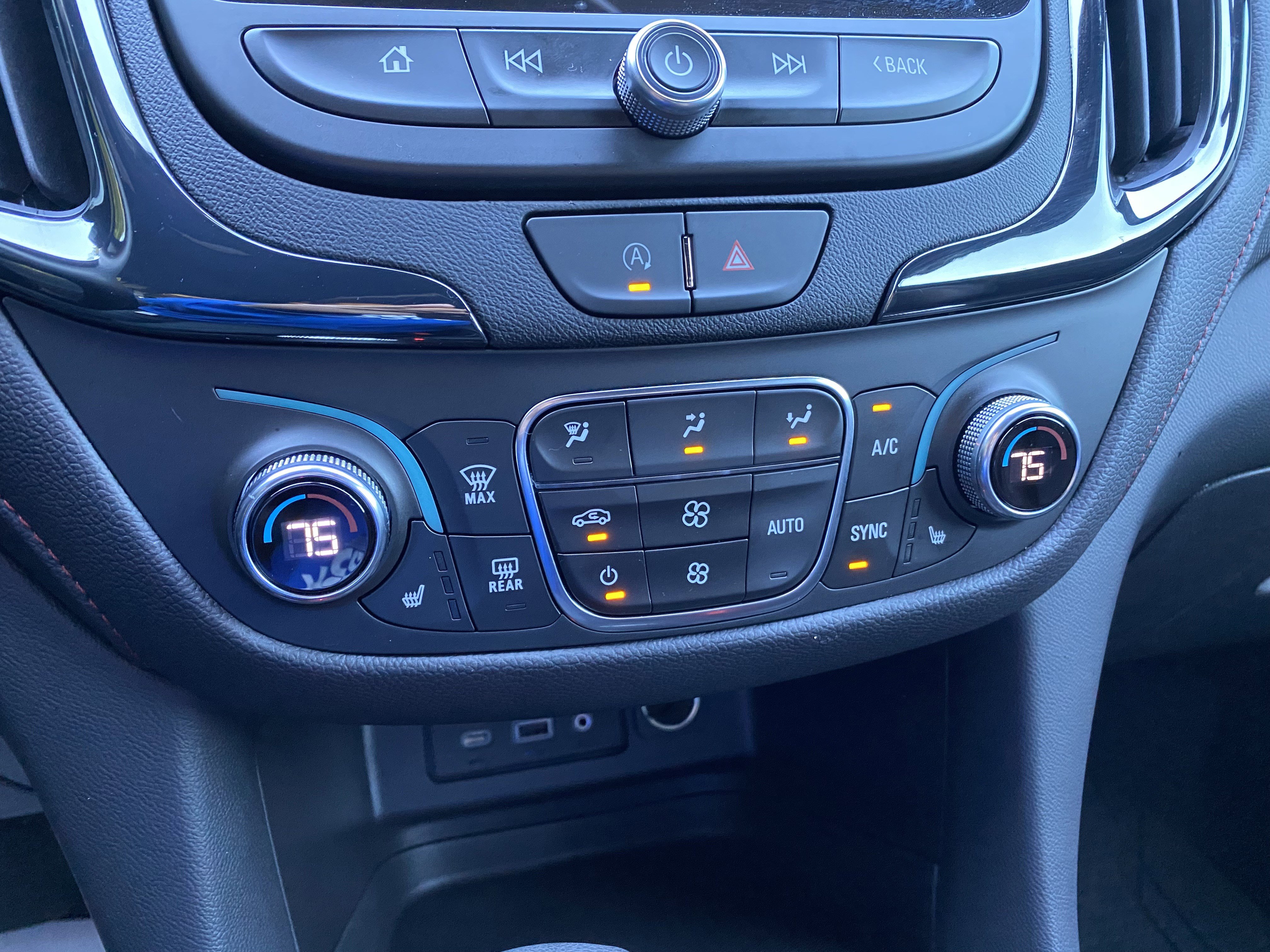 Used 2024 Chevrolet Equinox RS w/ RS Leather Package image 28