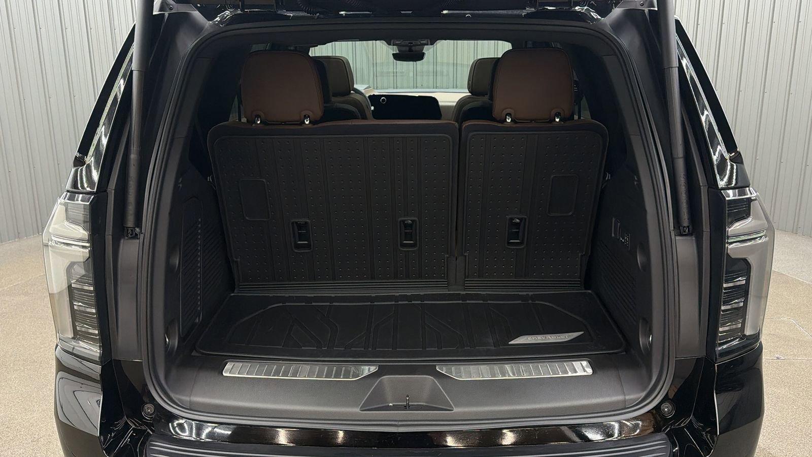 Used 2025 Chevrolet Tahoe High Country AWD/4WD image 13