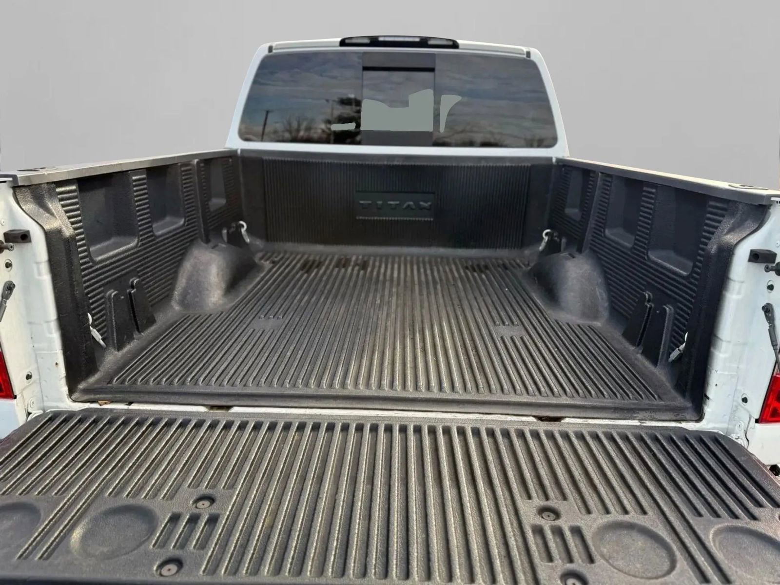 Used 2018 Nissan Titan SV AWD/4WD image 15