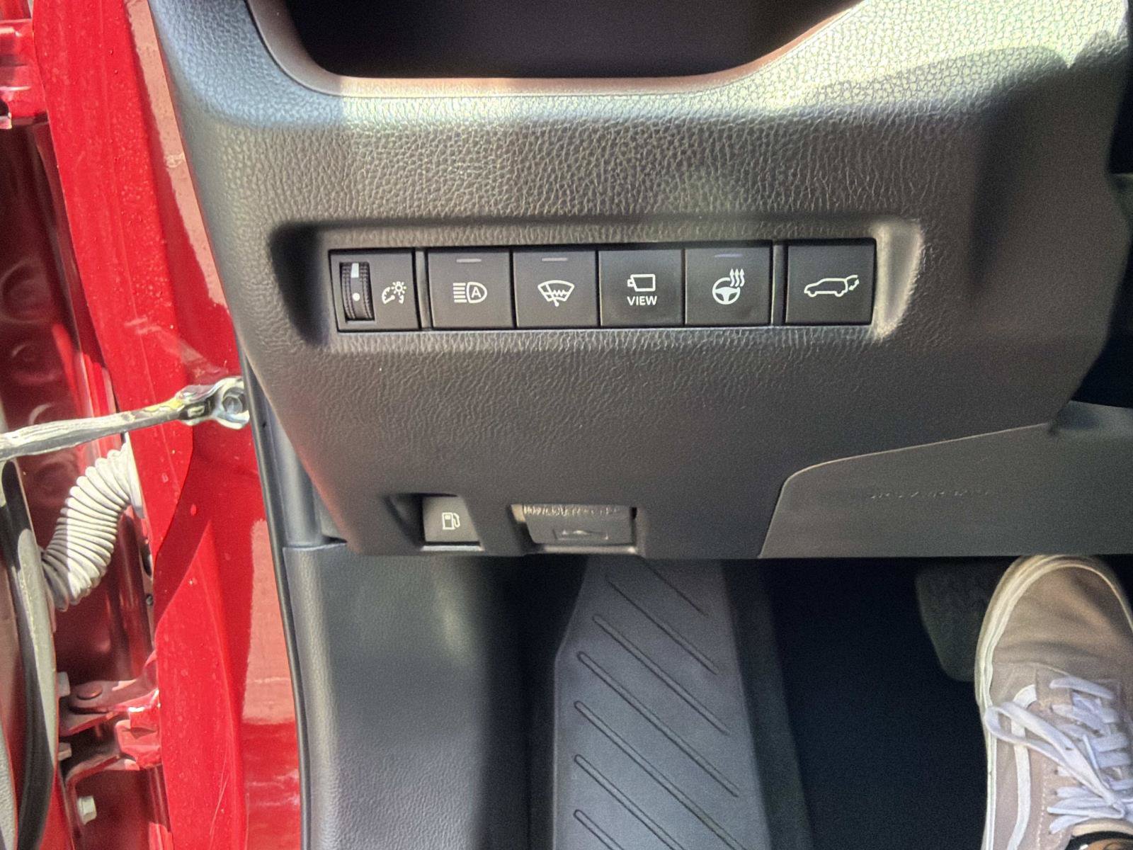 Used 2022 Toyota RAV4 Limited AWD/4WD image 30